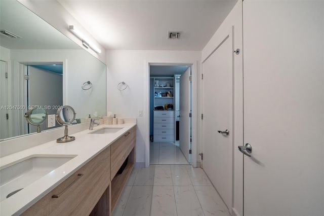 16385 Biscayne Boulevard 2707, North Miami Beach, FL 33160