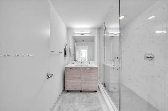 16385 Biscayne Boulevard 2707, North Miami Beach, FL 33160