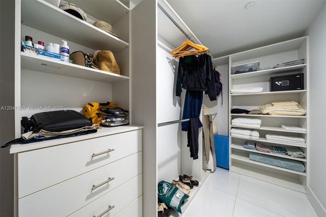 16385 Biscayne Boulevard 2707, North Miami Beach, FL 33160
