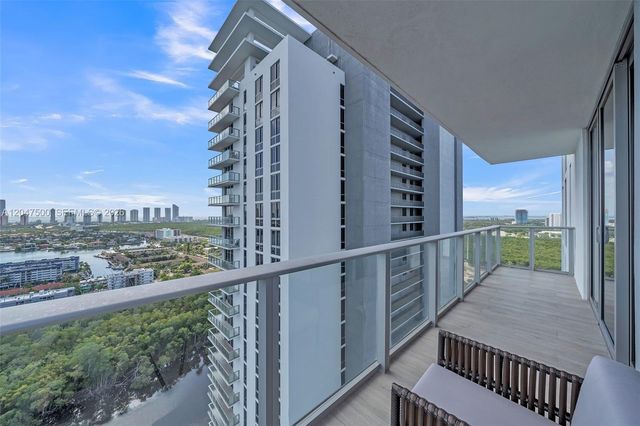 16385 Biscayne Boulevard 2707, North Miami Beach, FL 33160