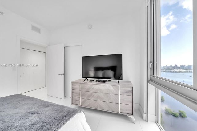 16385 Biscayne Boulevard 2707, North Miami Beach, FL 33160
