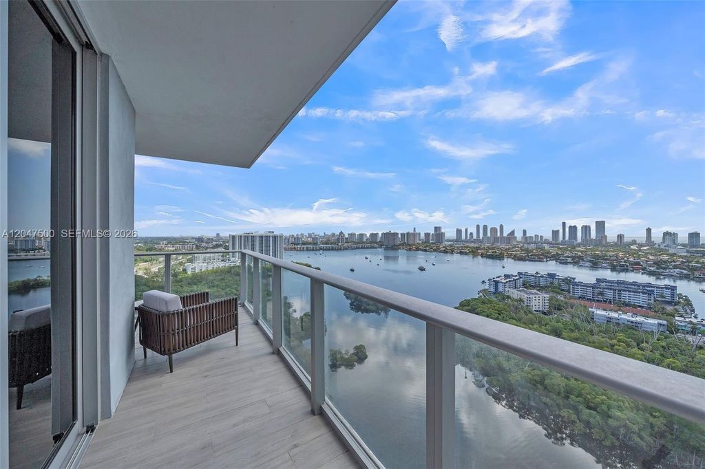 16385 Biscayne Boulevard 2707, North Miami Beach, FL 33160
