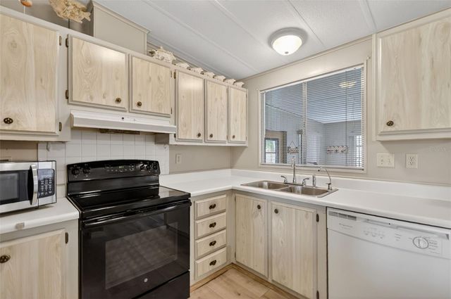 720 BENGAL AVENUE, Tavares, FL 32778