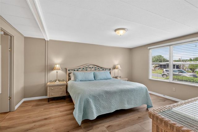 720 BENGAL AVENUE, Tavares, FL 32778