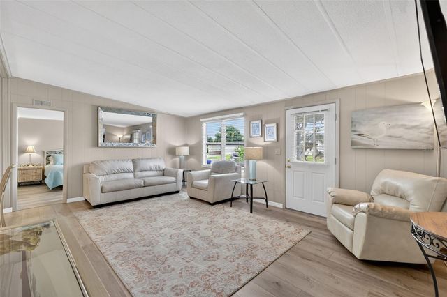 720 BENGAL AVENUE, Tavares, FL 32778