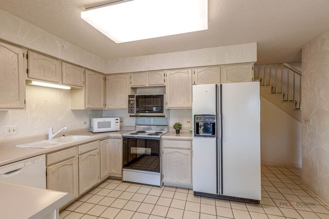 704 Picardy Circle, Northbrook, IL 60062