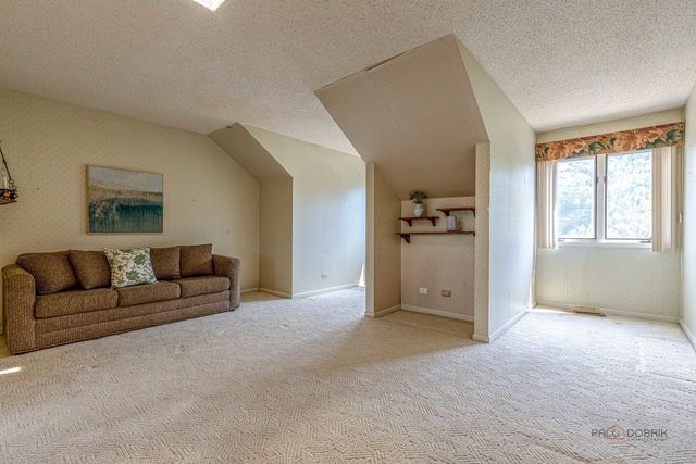704 Picardy Circle, Northbrook, IL 60062