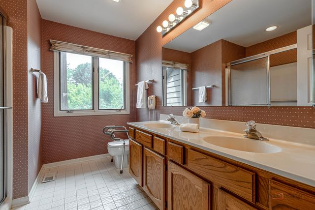 704 Picardy Circle, Northbrook, IL 60062