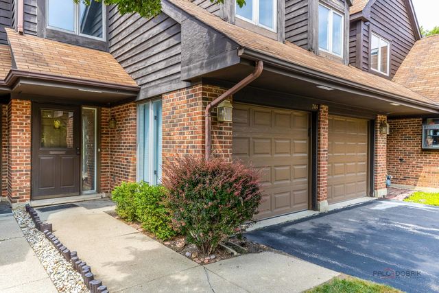 704 Picardy Circle, Northbrook, IL 60062