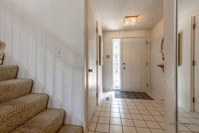 704 Picardy Circle, Northbrook, IL 60062