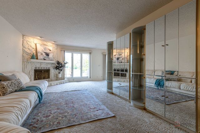 704 Picardy Circle, Northbrook, IL 60062