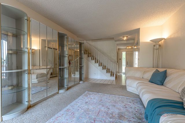 704 Picardy Circle, Northbrook, IL 60062