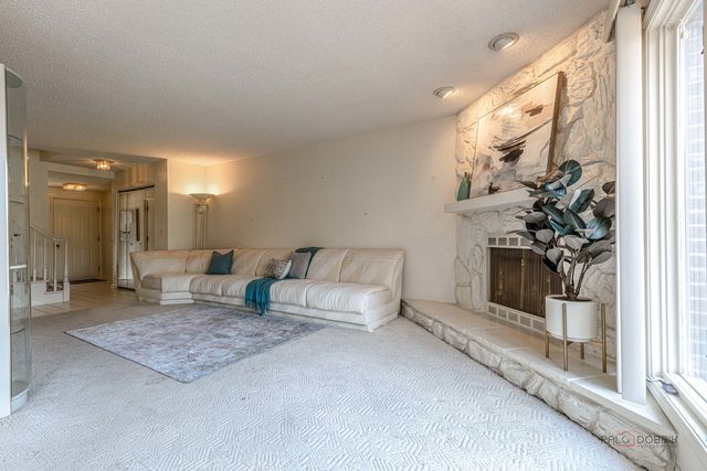 704 Picardy Circle, Northbrook, IL 60062