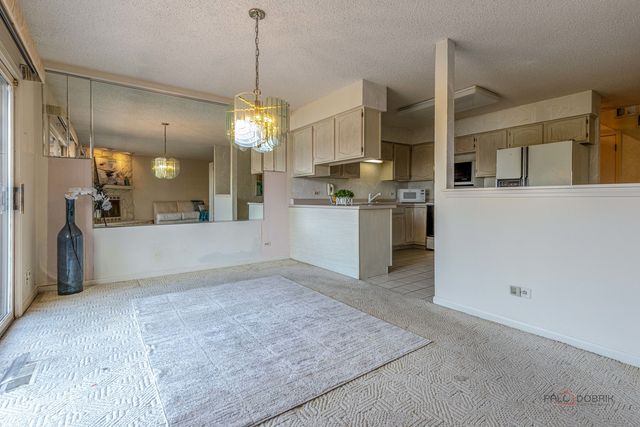 704 Picardy Circle, Northbrook, IL 60062