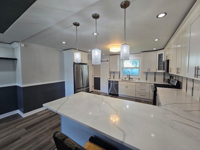 14045 Bensley Avenue, Burnham, IL 60633