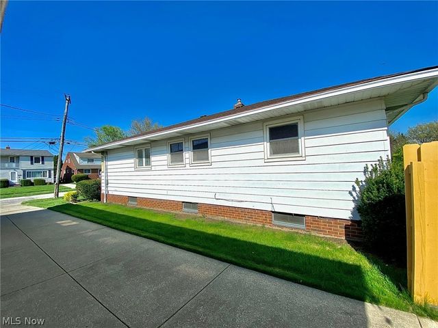 24350 Stephen Avenue, Euclid, OH 44123