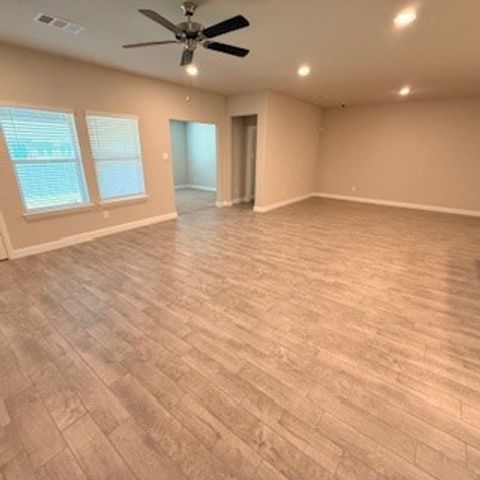 1332 Honey Creek Drive, Desoto, TX 75115