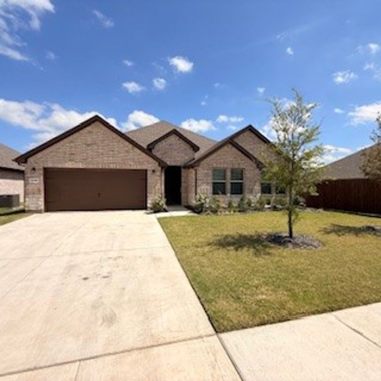 1332 Honey Creek Drive, Desoto, TX 75115
