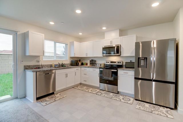 7761 Forestdale Way, Elk Grove, CA 95758