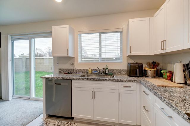 7761 Forestdale Way, Elk Grove, CA 95758