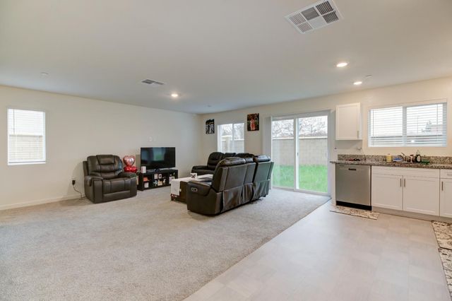 7761 Forestdale Way, Elk Grove, CA 95758