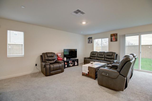 7761 Forestdale Way, Elk Grove, CA 95758