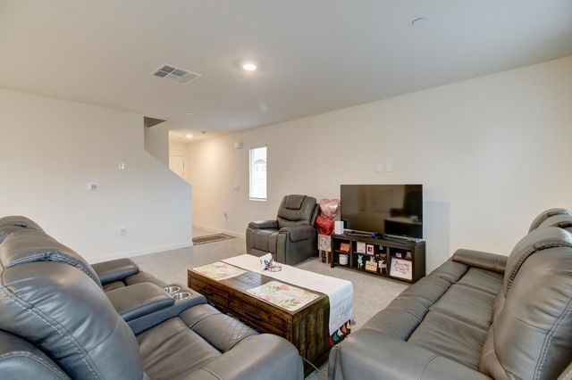 7761 Forestdale Way, Elk Grove, CA 95758