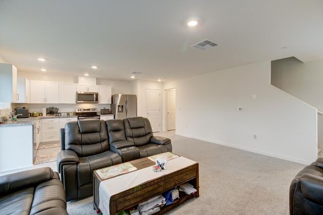 7761 Forestdale Way, Elk Grove, CA 95758