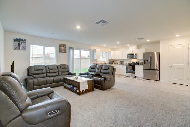 7761 Forestdale Way, Elk Grove, CA 95758