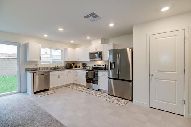 7761 Forestdale Way, Elk Grove, CA 95758