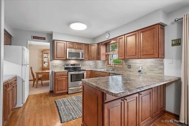 4402 FOX CREEK Drive, Crystal Lake, IL 60012