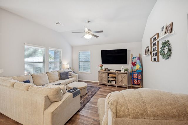3504 Piney River Drive, Yukon, OK 73099