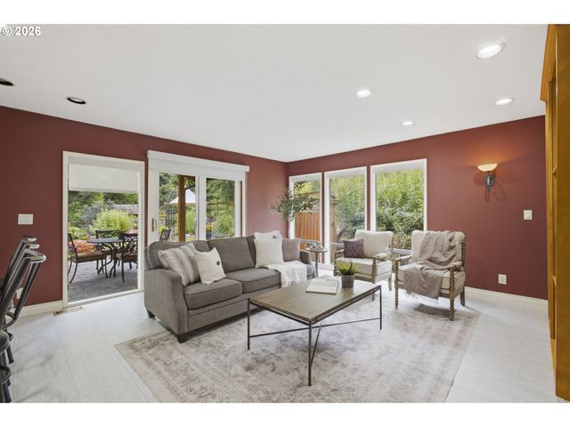 12208 Sw 34TH Ave, Portland, OR 97219