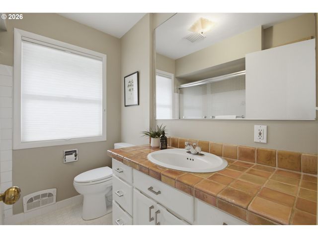 12208 Sw 34TH Ave, Portland, OR 97219