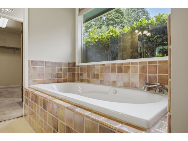 12208 Sw 34TH Ave, Portland, OR 97219