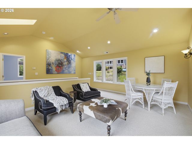 12208 Sw 34TH Ave, Portland, OR 97219