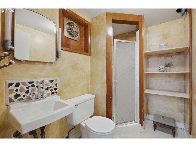 12208 Sw 34TH Ave, Portland, OR 97219
