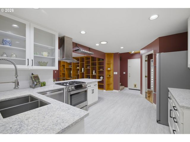 12208 Sw 34TH Ave, Portland, OR 97219