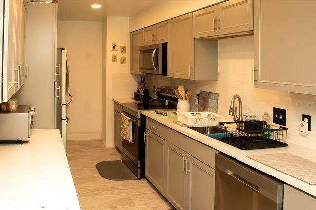 8424 NW 2 PLACE, Gainesville, FL 32607