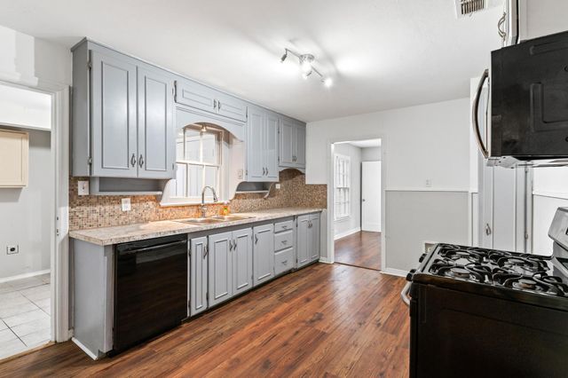 702 W Bells Boulevard, Bells, TX 75414