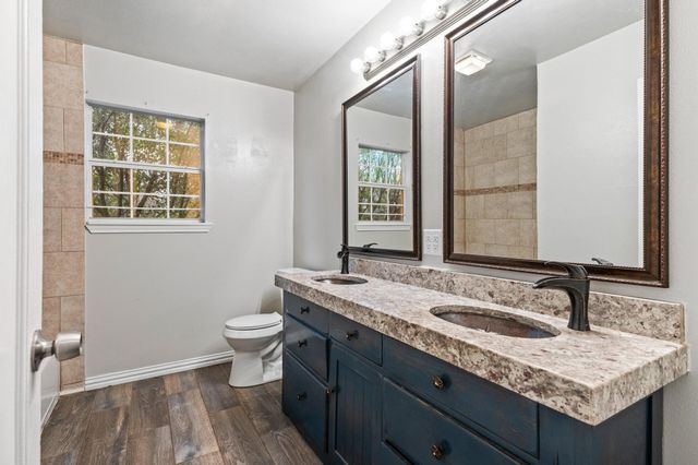 702 W Bells Boulevard, Bells, TX 75414
