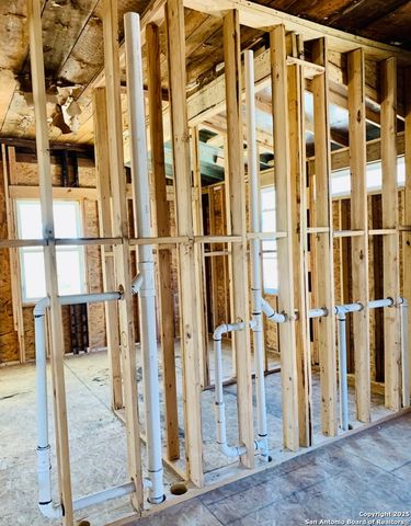 94 Lewis St., San Antonio, TX 78212