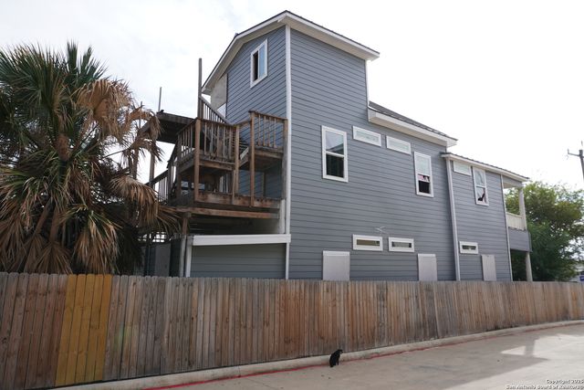 94 Lewis St., San Antonio, TX 78212