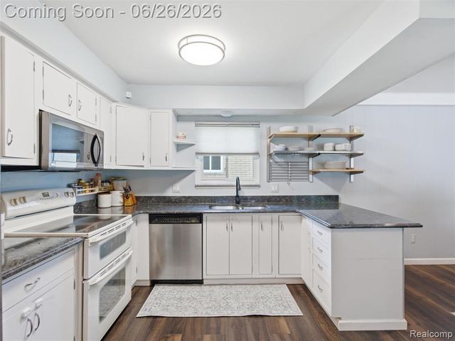 40963 Flagstaff Drive, Sterling Heights, MI 48313