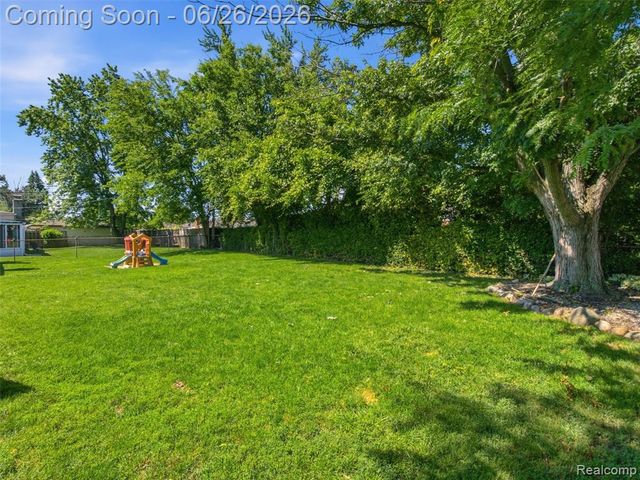 40963 Flagstaff Drive, Sterling Heights, MI 48313