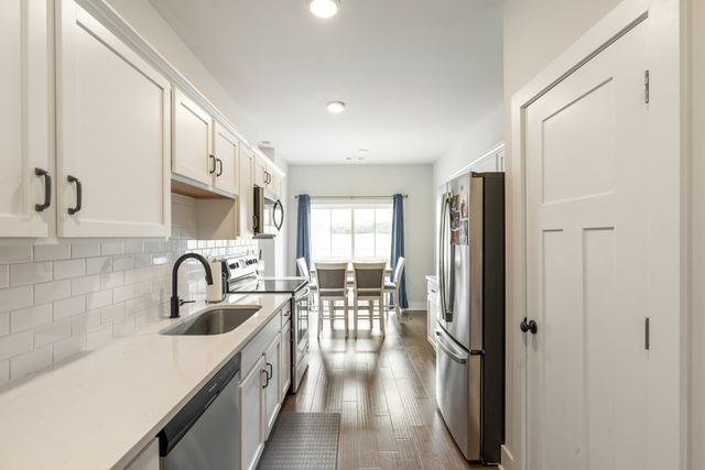 450 Glastonbury Rd Apt 12, Nashville, TN 37217