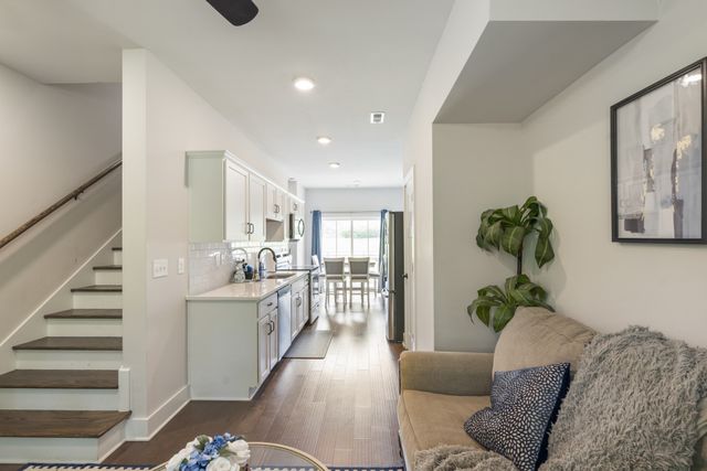450 Glastonbury Rd Apt 12, Nashville, TN 37217