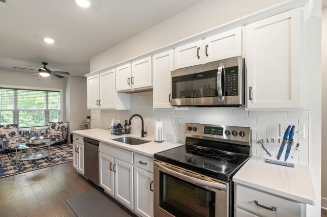 450 Glastonbury Rd Apt 12, Nashville, TN 37217