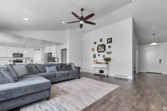 1367 W FORT ROCK DR, Saratoga Springs, UT 84045