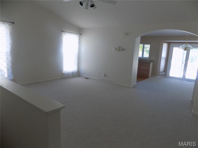 7250 Tournament Dr Drive, Oakville, MO 63129